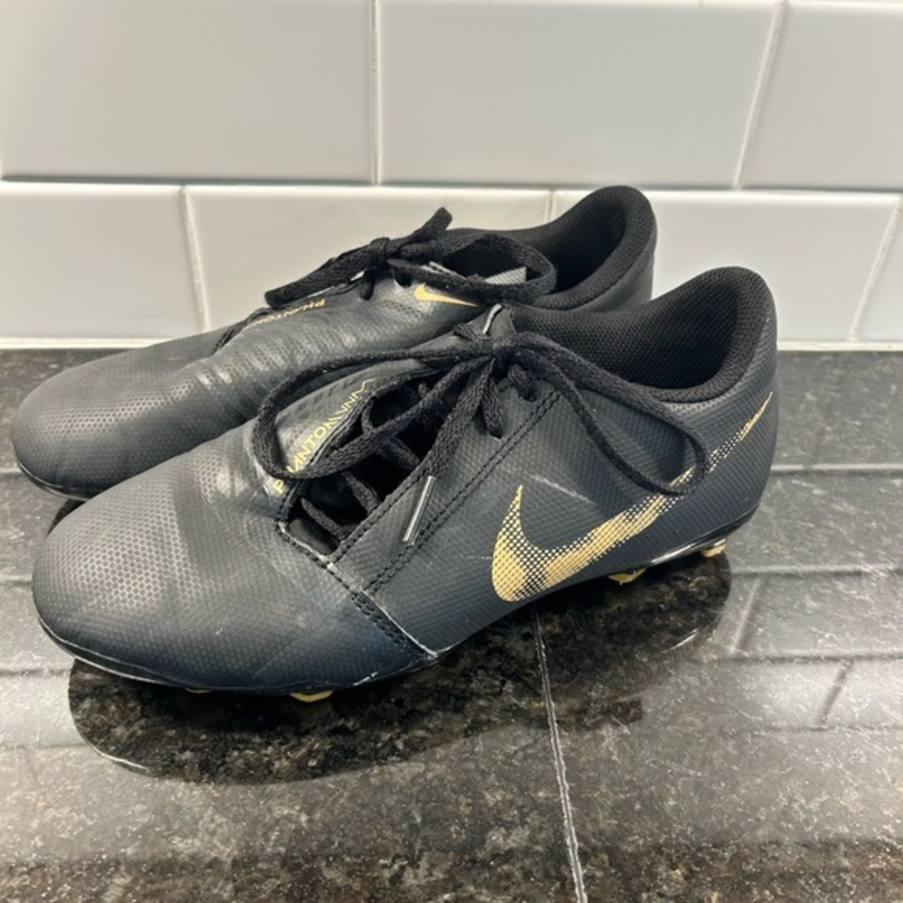 Nike phantom soccer‎ cleats